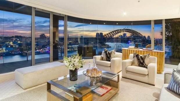 悉尼码头大顶层公寓提供了价值1000万美元的生活全景