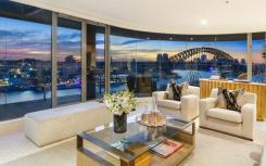 悉尼码头大顶层公寓提供了价值1000万美元的生活全景