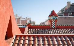 在色彩斑斓的高迪房子里 它已经恢复了它在巴塞罗那的昔日辉煌