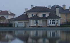  在莫斯科附近的乡村别墅租赁的年度收益率平均为4.4%
