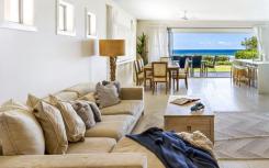 买家在黄金海岸的海滩附近的房屋和公寓上花费了数百万美元