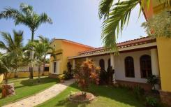 沃伦巴菲特出售他的豪华拉古纳海滨别墅