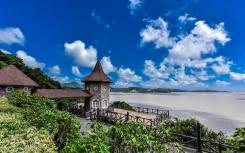 这个壮观的阳光海岸度假屋以1200万美元的希望打入了市场