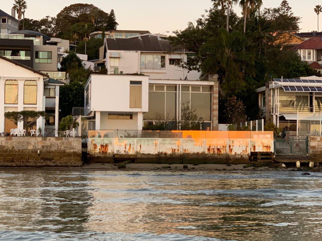 玫瑰湾的现代主义宅邸以1660万美元的价格出售