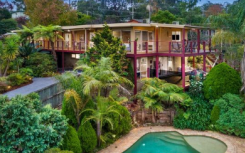 带有热带花园的博罗尼亚洋房以44,000美元的溢价出售