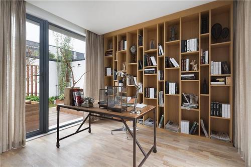 书房的双重性使其在家庭环境中处于一种独特的地位