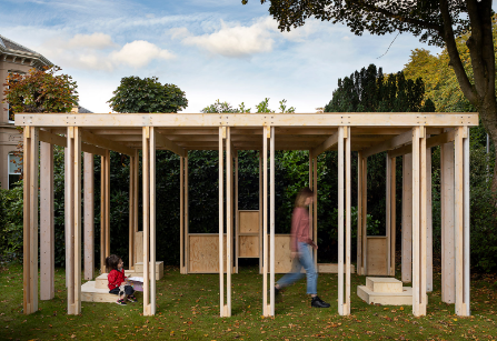 格拉斯哥的社区教室是一种适应性强且可拆卸的木质结构