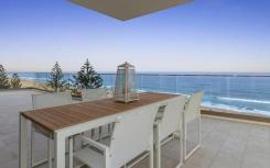 黄金海岸的顶层公寓以500万的价格卖给了北昆士兰夫妇