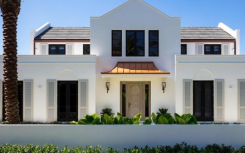 迈克尔伯恩斯以675万美元的价格在棕榈滩购买了一栋住宅