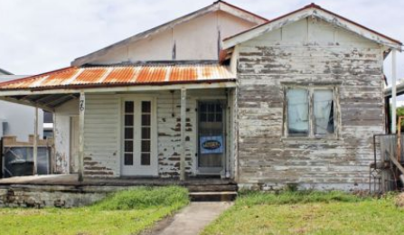 破旧的 Cronulla 房屋以 272.5万美元的价格出售给80 多岁的老年夫妇