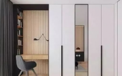 如何利用一面墙的空间设计一个衣柜