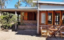 昆士兰内陆一处独特的石头矿工小屋已挂牌出售