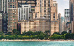 芝加哥历史悠久的德雷克酒店挂牌出售