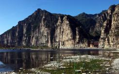位于十渡景区内的事发地龙湖湾已停业整顿
