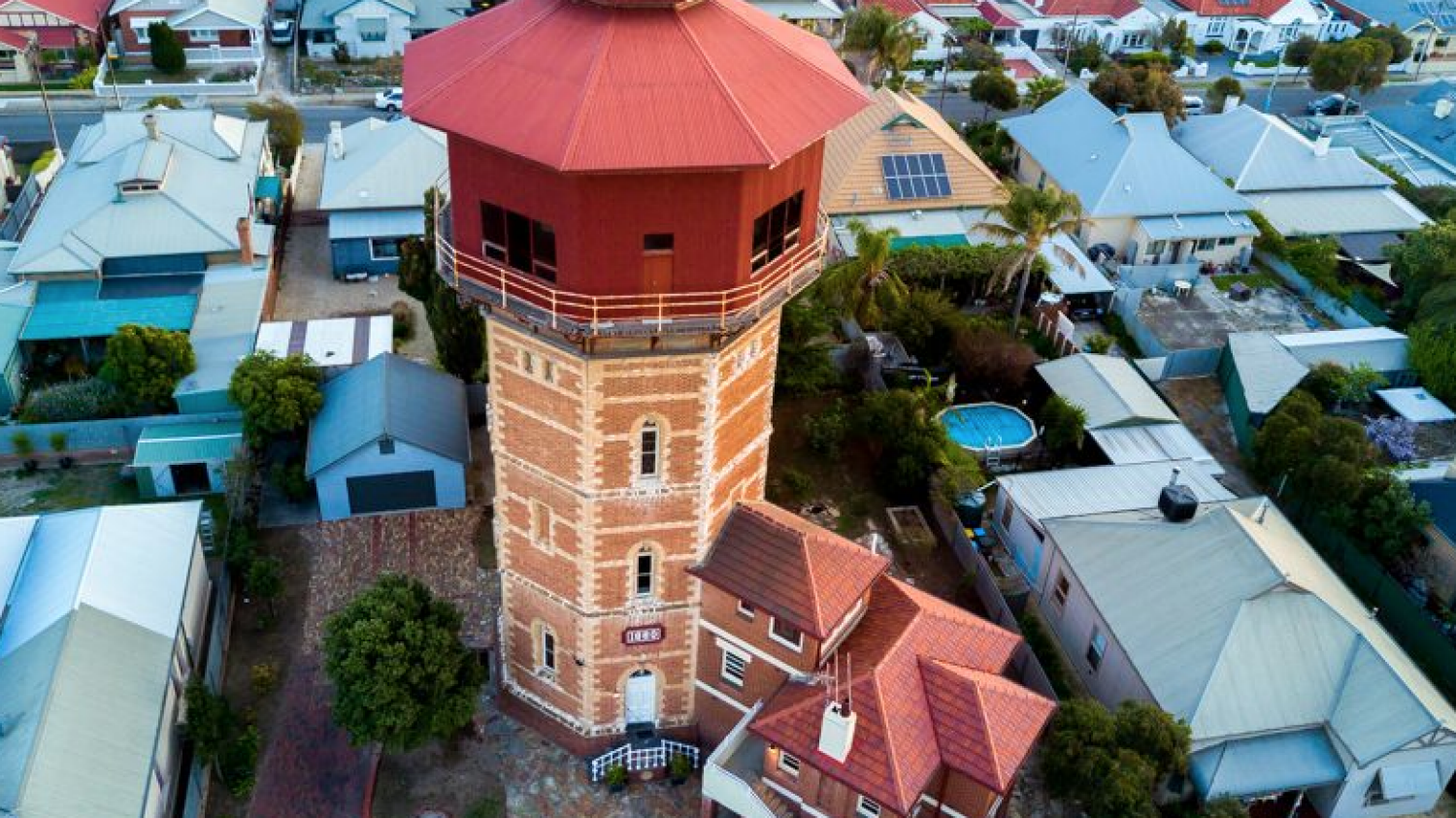 悉尼投资者以120万美元的价格买下了历史悠久的阿德莱德水塔