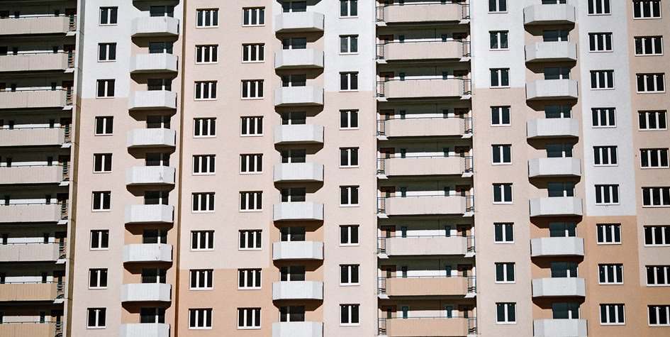 莫斯科的公寓大楼的提议减少了两倍