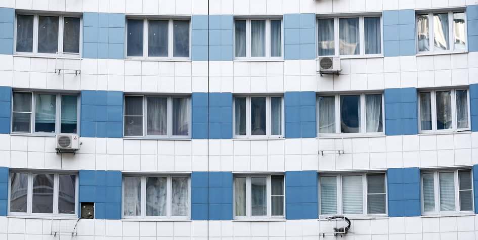 罗塞勒斯特报告说 在莫斯科附近的新建筑工资单下降