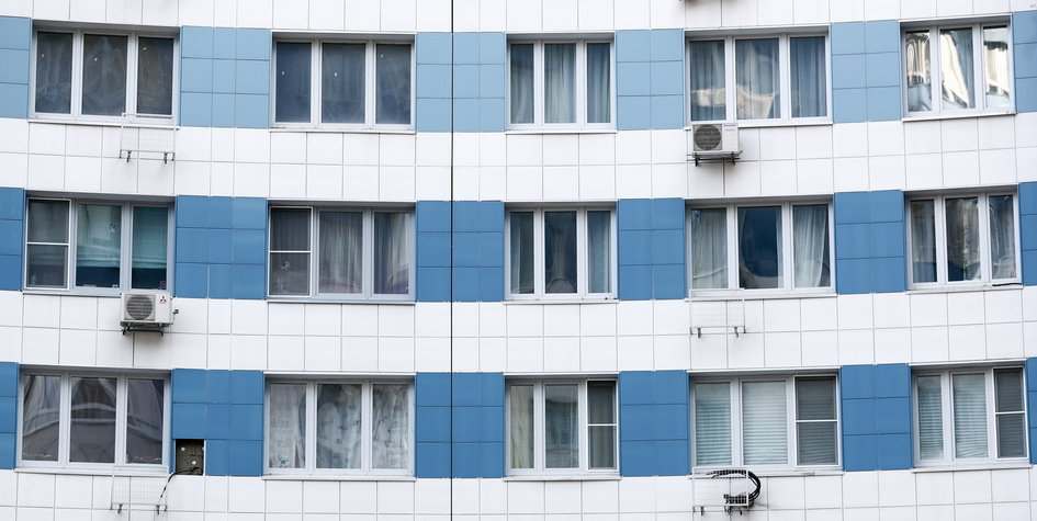 罗塞勒斯特报告说 在莫斯科附近的新建筑工资单下降