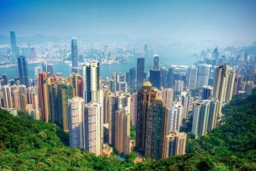 香港地产行业的交易金额相对要小