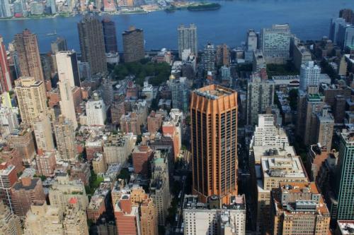 对高价纽约房地产的大厦税包含在州预算中