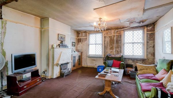 在Sid Vicious居住的同一条街上 被遗弃的伦敦小屋售价超过450万美元