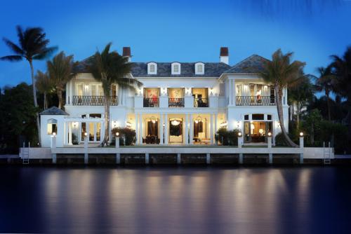 布莱恩·威尔逊的湖边豪宅以330万美元的价格出售