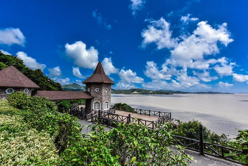 这个壮观的阳光海岸度假屋以1200万美元的希望打入了市场