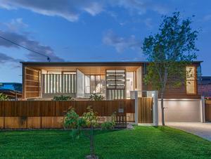 悉尼西部郊区Box Hill的一套三居室砂岩棚屋已经上市出售