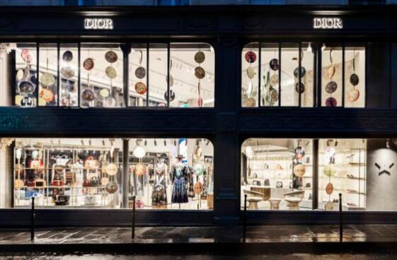AEW收购了巴黎圣奥诺街384号的奢侈品零售资产
