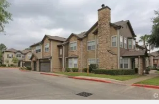 坦帕多户投资者购买2284个德克萨斯州公寓