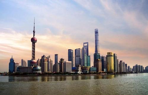 今年上半年 上海的楼市可以用魔幻来形容
