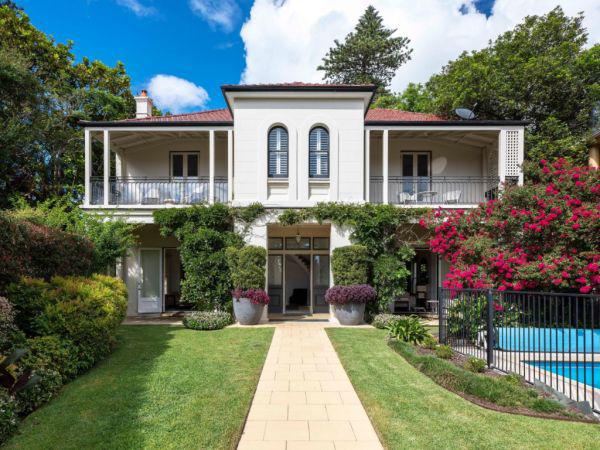悉尼大学以900万澳元的价格将沃拉拉豪宅卖给了娜奥米