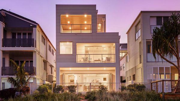 克莱夫帕尔默通过抢购棕榈滩上的海滨豪宅 增加了自己的房地产组合