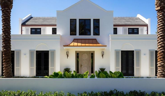 迈克尔伯恩斯以675万美元的价格在棕榈滩购买了一栋住宅