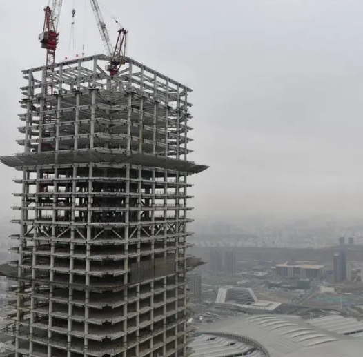 乌鲁木齐市宝能城项目办公楼主体结构顺利封顶