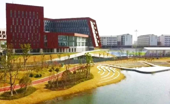 西区新城高级中学即将竣工验收