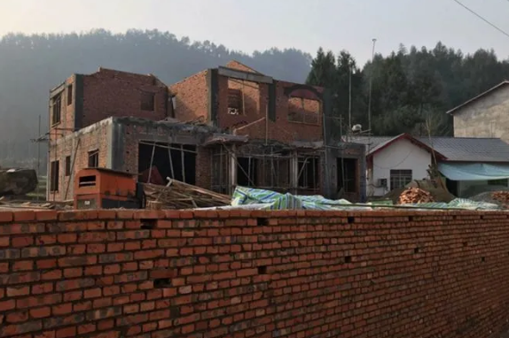 在农村地区现在仍然流传着关于住房的很多俗语