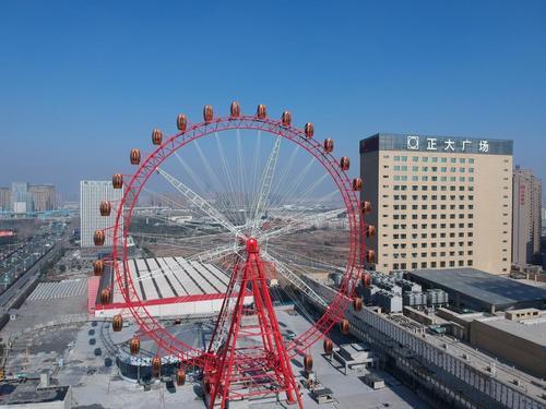 MAD上衣北京幼儿园用红色屋顶游乐场