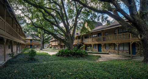 休斯敦的Sharpstown花园公寓出售给印度梧桐管理公司