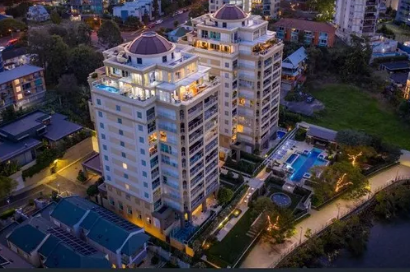 令人惊叹的两层河滨顶层公寓以500万澳元的价格售出