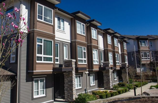 在美国和加拿大 郊区公寓楼被列为最受欢迎的房地产类型