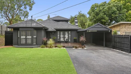 赖登梅纳德童年时代的房屋在市场上销售了二十多年