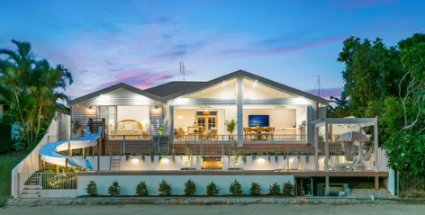 Mermaid Waters的海滨梦想中的房子以240万美元的价格被拍卖