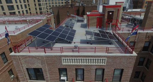 纽约皇后区一半以上的建筑物中安装了太阳能技术
