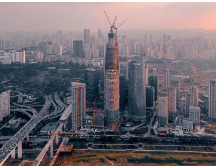 陆海国际中心项目建筑高度成功突破378米 刷新重庆城市天际线