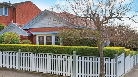Abbotsford的房子在拍卖会上以高于底价640,000美元的价格售出