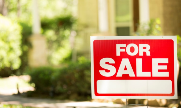 上个月里士满的房地产上市和销售减少