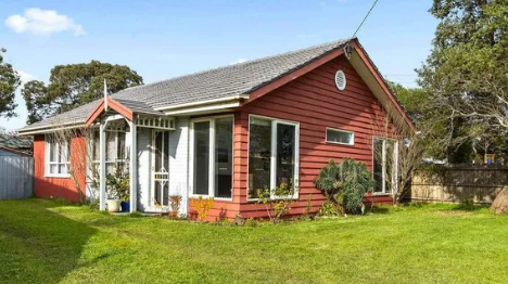 安全海滩小屋吸引了500,000美元的溢价