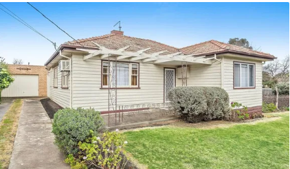 大型街区的复古阳光住宅以150万美元以上的价格上市