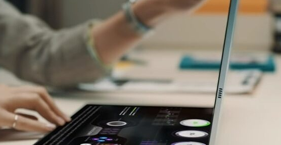 Galaxy Book Fold 可能是三星首款配备可折叠显示屏的笔记本电脑